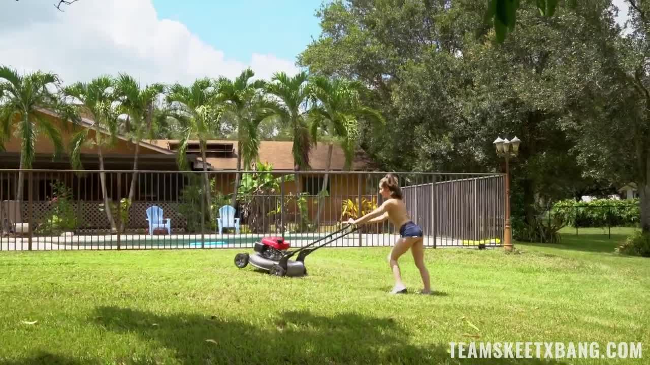 24 12 2022 Spencer Bradley - Getting Wet On The Lawn - Watch Latest Porn Video at ePornHome.com for Free.