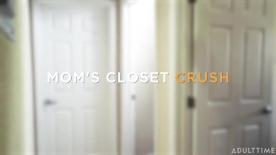 MommysBoy Maggie Green And Arietta Adams - Moms Closet Crush