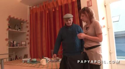 Papy Baise Une Rouquine Aux Gros Pis Avant La Bonne Sodo